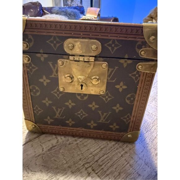 100 authentic Louis Vuitton trunk - Picture 14 of 16